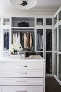 Read more about the article How To Create The Walk-in Wardrobe of Your Dreams