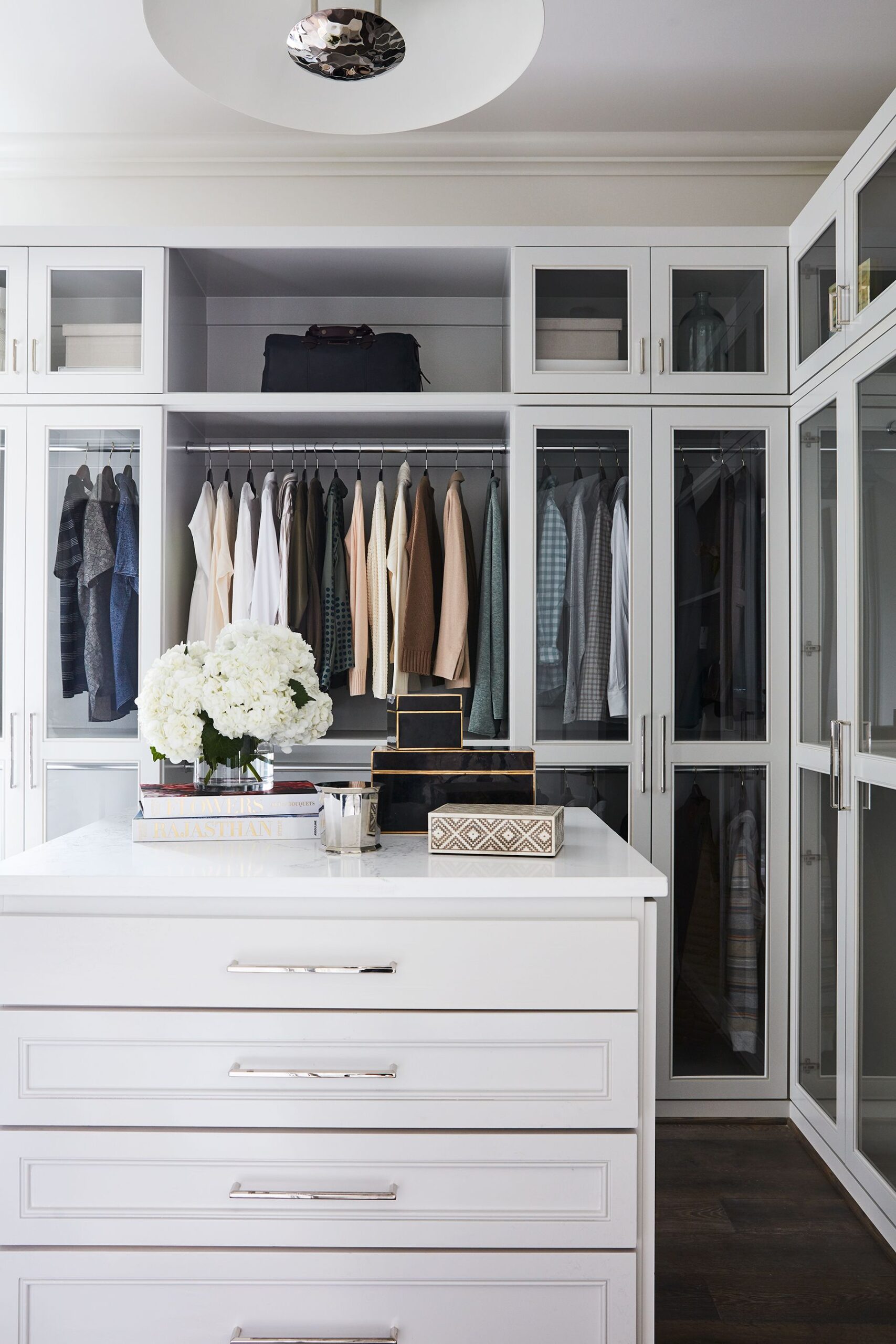 You are currently viewing How To Create The Walk-in Wardrobe of Your Dreams