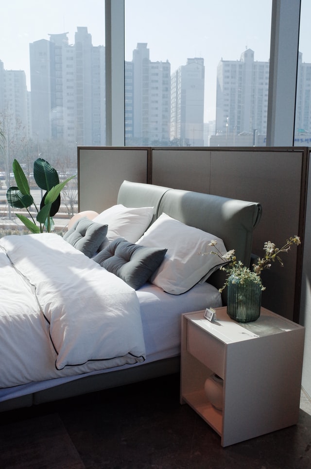 You are currently viewing 8 Budget-Friendly Ways to Make Your Bedroom Look More Luxurious