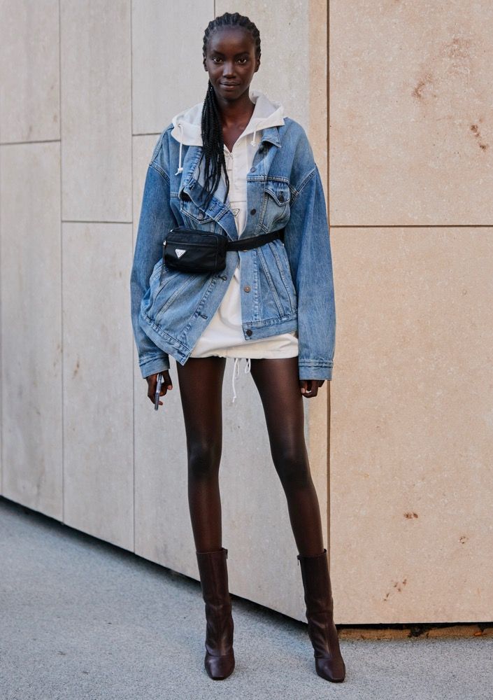 You are currently viewing How To Style A Denim Jacket: 22 Ways