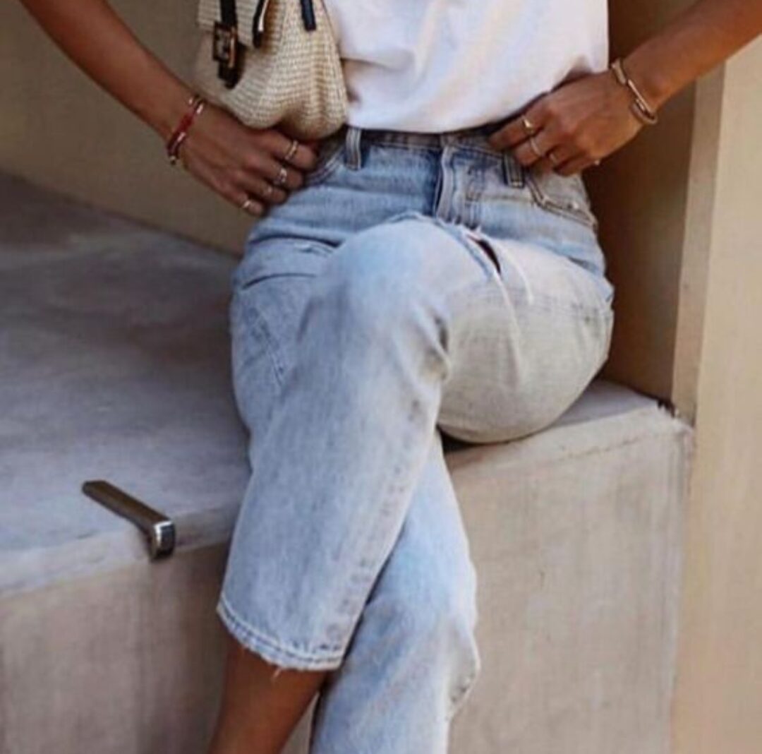 10 Best Ways to Style a Simple White Tee Without Looking Boring