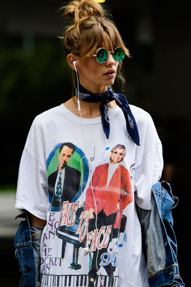 You are currently viewing 15 Chic Ways To Wear An Oversized T-shirt