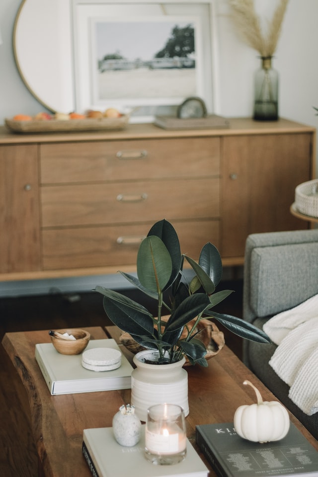 You are currently viewing How To Style A Coffee Table: 10 Simple Styling Ideas