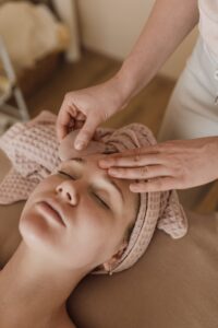Read more about the article Professional Beauty Treatments for Radiant and Youthful-Looking Skin